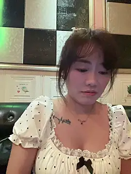 Molly-xiao online show from May 21, 2026, 12:02 pm