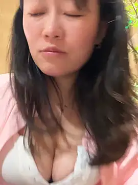 Molly-xiao online show from May 11, 2026, 4:04 pm