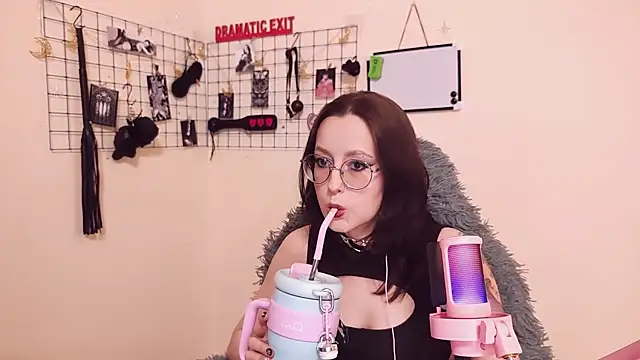 XXGoddessLXX online show from February 4, 2026, 5:30 pm