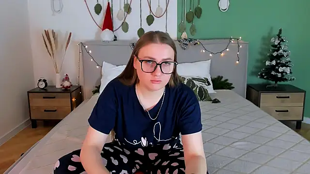 Snapshot of Kitty_MurMur chatting on January 6, 2026, 2:43 pm Kitty MurMur online show from January 6, 2026, 2:43 pm