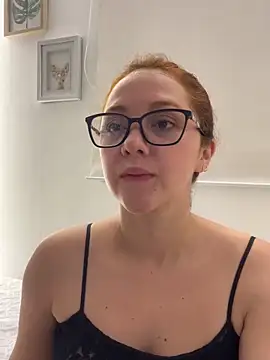 heizelll online show from May 5, 2026, 2:36 am