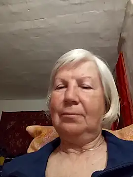 Snapshot of KlaudiaDarling chatting on April 16, 2026, 9:39 pm KlaudiaDarling online show from April 16, 2026, 9:39 pm