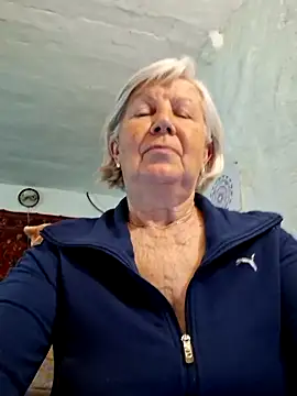 Snapshot of KlaudiaDarling chatting on April 22, 2026, 2:35 pm KlaudiaDarling online show from April 22, 2026, 2:35 pm