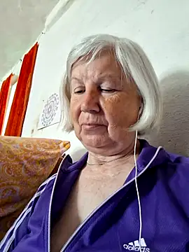 Snapshot of KlaudiaDarling chatting on May 12, 2026, 10:43 am KlaudiaDarling online show from May 12, 2026, 10:43 am