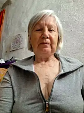 Snapshot of KlaudiaDarling chatting on May 19, 2026, 5:53 pm KlaudiaDarling online show from May 19, 2026, 5:53 pm
