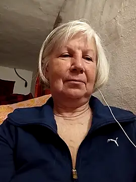 Snapshot of KlaudiaDarling chatting on April 18, 2026, 8:09 pm KlaudiaDarling online show from April 18, 2026, 8:09 pm