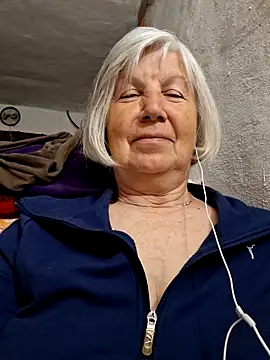 Snapshot of KlaudiaDarling chatting on May 5, 2026, 6:44 pm KlaudiaDarling online show from May 5, 2026, 6:44 pm