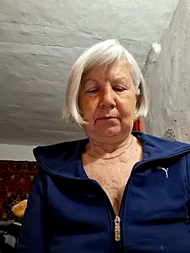 Snapshot of KlaudiaDarling chatting on April 28, 2026, 2:49 am KlaudiaDarling online show from April 28, 2026, 2:49 am