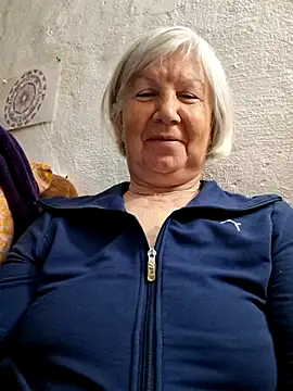 Snapshot of KlaudiaDarling chatting on May 7, 2026, 8:34 pm KlaudiaDarling online show from May 7, 2026, 8:34 pm