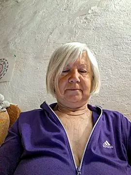 Snapshot of KlaudiaDarling chatting on May 19, 2026, 2:29 am KlaudiaDarling online show from May 19, 2026, 2:29 am