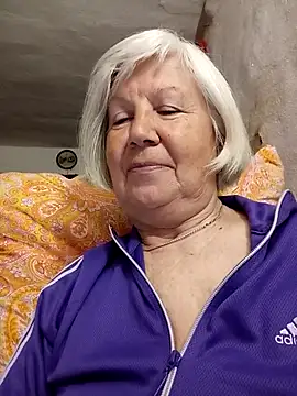 Snapshot of KlaudiaDarling chatting on April 1, 2026, 6:38 pm KlaudiaDarling online show from April 1, 2026, 6:38 pm