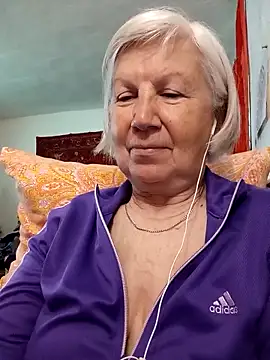Snapshot of KlaudiaDarling chatting on April 20, 2026, 8:17 am KlaudiaDarling online show from April 20, 2026, 8:17 am