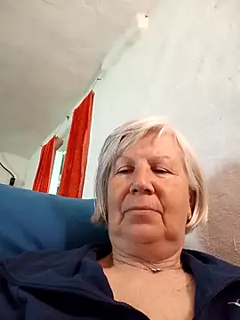 Snapshot of KlaudiaDarling chatting on April 11, 2026, 8:18 am KlaudiaDarling online show from April 11, 2026, 8:18 am