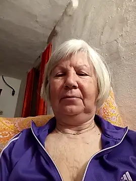 Snapshot of KlaudiaDarling chatting on April 14, 2026, 10:59 pm KlaudiaDarling online show from April 14, 2026, 10:59 pm