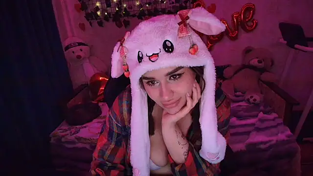 AlisiaRose online show from April 3, 2026, 2:07 am