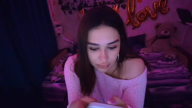 AlisiaRose online show from April 14, 2026, 10:26 pm