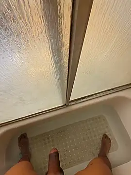 Snapshot of HoofedCylinder chatting on April 6, 2026, 2:07 pm HoofedCylinder online show from April 6, 2026, 2:07 pm