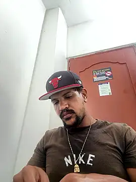 Snapshot of bigdick211292 chatting on January 15, 2026, 1:14 pm bigdick211292 online show from January 15, 2026, 1:14 pm