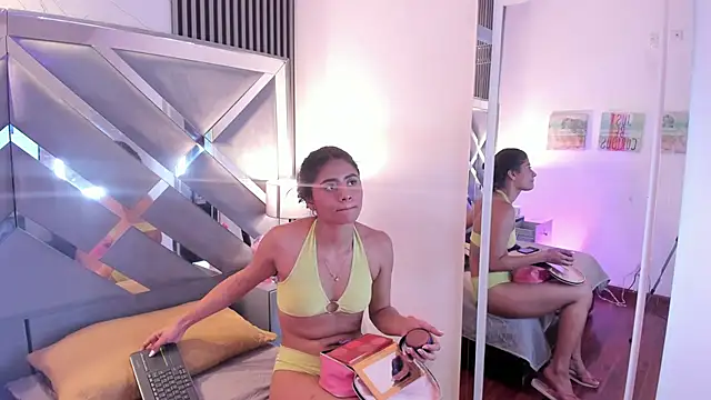 Snapshot of melody__sweet_ chatting on March 15, 2026, 9:11 pm melody sweet online show from March 15, 2026, 9:11 pm