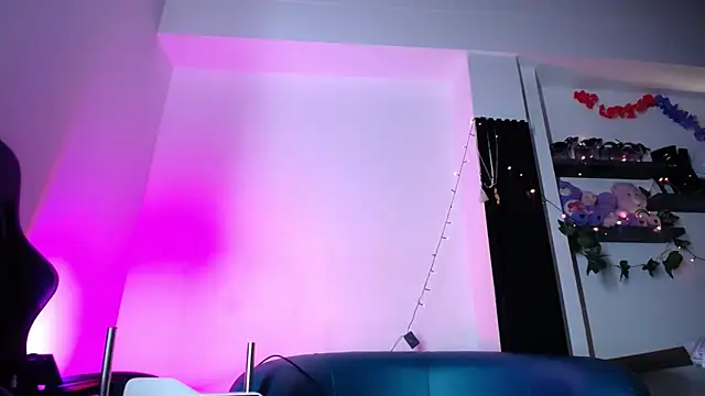 Xdeisy online show from February 12, 2026, 4:12 am