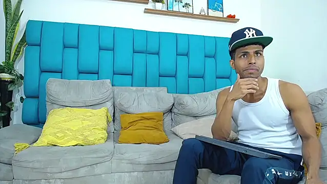 Interracial Snow Bunny online show from March 31, 2026, 9:17 pm