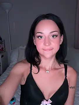 Tiffytooopretty online show from July 29, 2026, 6:56 am