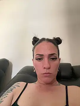 Snapshot of donatella07 chatting on January 13, 2026, 6:01 pm donatella07 online show from January 13, 2026, 6:01 pm