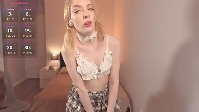 Snapshot of lily_moony chatting on May 9, 2026, 11:30 pm lily moony online show from May 9, 2026, 11:30 pm