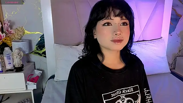 Snapshot of Sienna_Desiree chatting on May 24, 2026, 4:34 am Sienna Desiree online show from May 24, 2026, 4:34 am