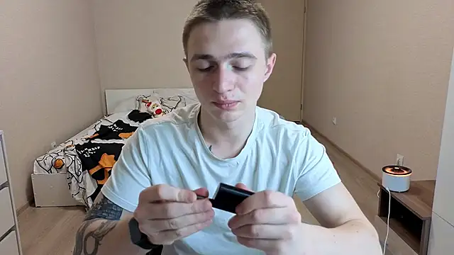 Snapshot of LEO__MILLER chatting on May 19, 2026, 9:55 pm LEO MILLER online show from May 19, 2026, 9:55 pm