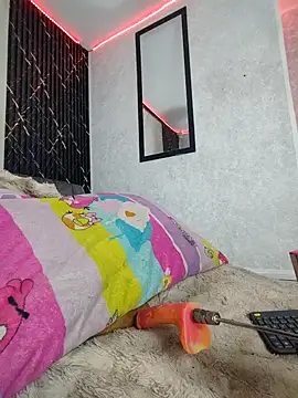 Isis Hot   online show from March 28, 2026, 12:39 pm