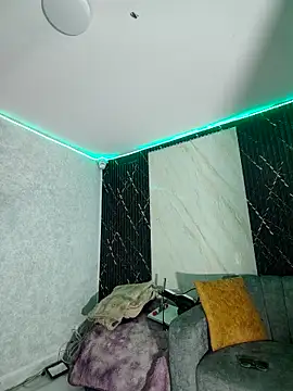 Isis Hot   online show from February 16, 2026, 11:20 am