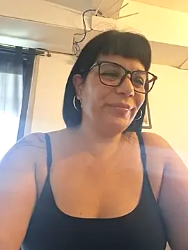 angielove1905 online show from February 9, 2026, 1:42 pm