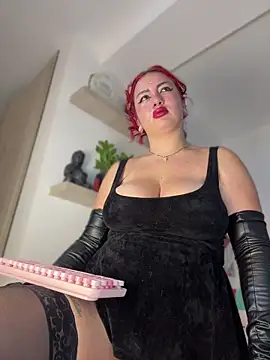 Snapshot of Talia_Foxx chatting on April 10, 2026, 12:06 am Talia Foxx online show from April 10, 2026, 12:06 am