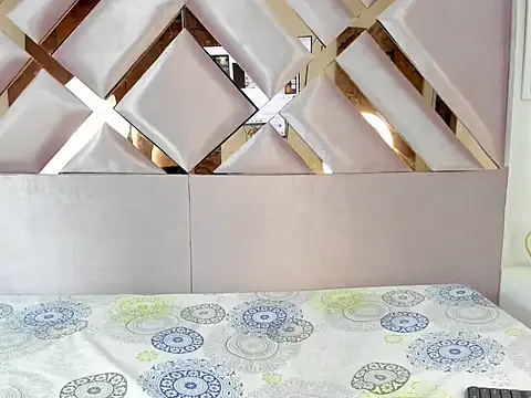 MiaKleinX online show from March 6, 2026, 10:16 pm