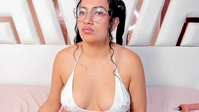 MiaKleinX online show from July 14, 2026, 2:05 am