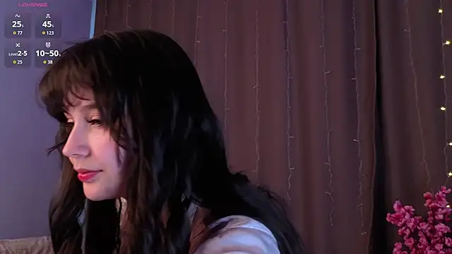 Snapshot of KiraYukimura chatting on February 3, 2026, 9:47 am KiraYukimura online show from February 3, 2026, 9:47 am