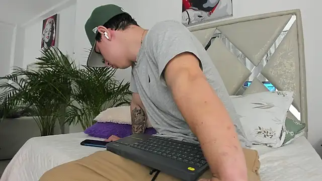 Liam saint online show from March 24, 2026, 12:27 pm