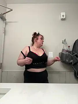 KittyCreamKisses online show from February 1, 2026, 3:05 am