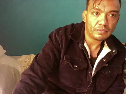 latinomoreno95 online show from January 13, 2026, 9:19 pm