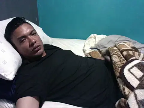 latinomoreno95 online show from February 14, 2026, 5:40 am