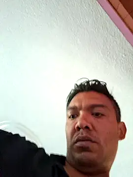 Snapshot of latinomoreno95 chatting on May 23, 2026, 6:40 pm latinomoreno95 online show from May 23, 2026, 6:40 pm