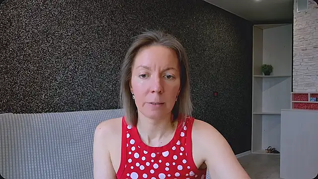 Amanda Luxe online show from May 8, 2026, 2:59 am