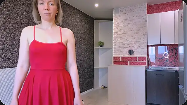 Amanda Luxe online show from May 18, 2026, 3:28 am