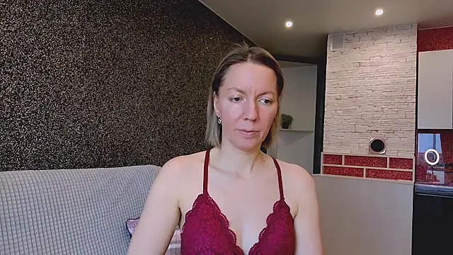 Amanda Luxe online show from March 1, 2026, 4:12 am