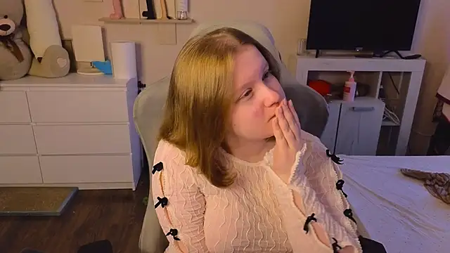 Ol1via online show from April 11, 2026, 3:47 am