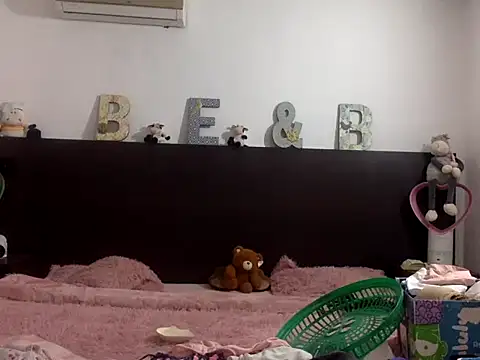 Flabia Roses online show from February 16, 2026, 3:54 pm