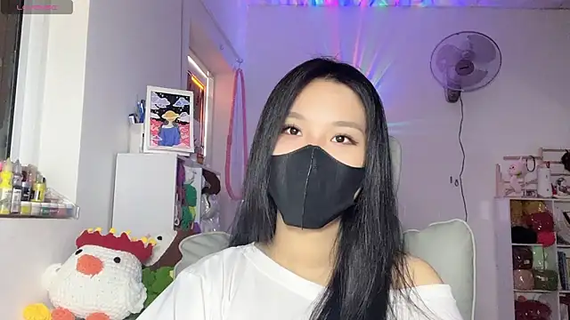 Snapshot of Tieu-May chatting on May 9, 2026, 9:45 am Tieu-May online show from May 9, 2026, 9:45 am