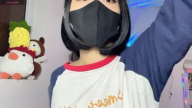 Snapshot of Tieu-May chatting on May 13, 2026, 8:49 pm Tieu-May online show from May 13, 2026, 8:49 pm