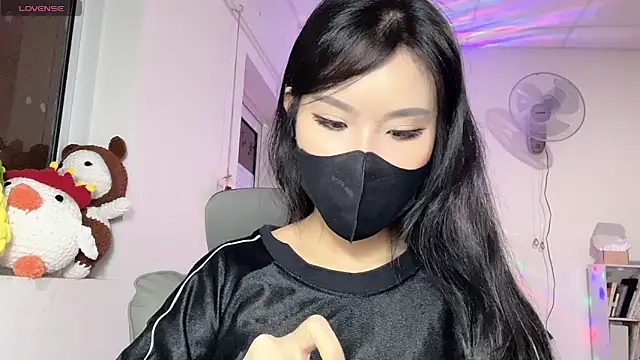 Snapshot of Tieu-May chatting on May 15, 2026, 9:24 pm Tieu-May online show from May 15, 2026, 9:24 pm